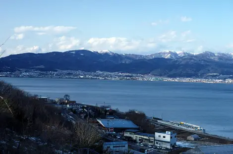 Le lac Suwa, au coeur des montagnes