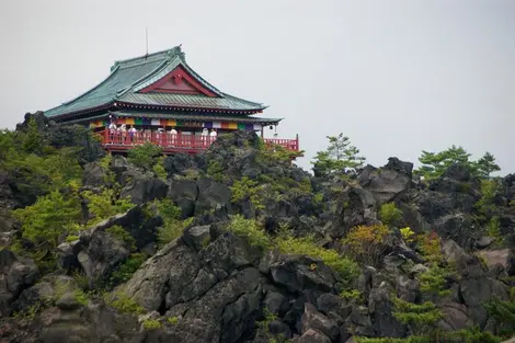 El templo Onioshidashien en el parque Onioshidashi.