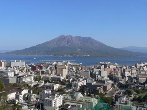 Vue sur le Sakurajima depuis un satellite Le sakurajima depuis Kagoshima