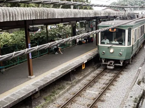 Estación de Gokurakuji en la línea de Enoden