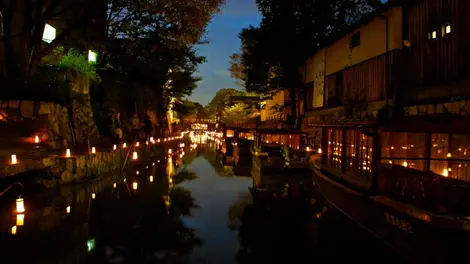 Les canaux d'Ômihachiman en soirée.