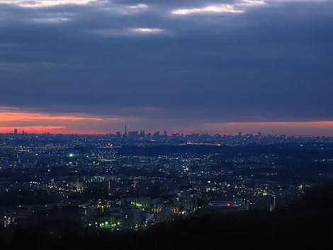 La vue sur Tokyo depuis le Mont Takao La vue sur Tokyo depuis le Mont Takao