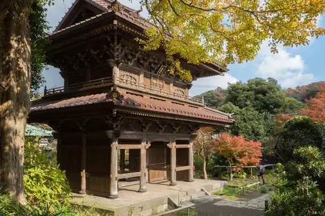 Le porte Karamon du tempe Eishô-ji, à Kamakura Le porte Karamon du tempe Eishô-ji, à Kamakura