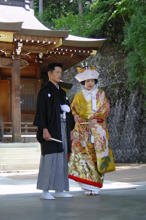 Le sur-kimono de mariage peut être très coloré même s'il est traditionnellement blanc.