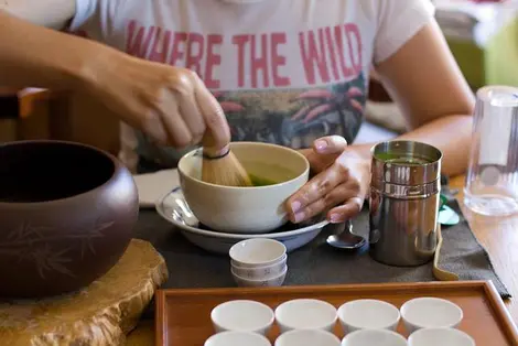 Preparación del té matcha.