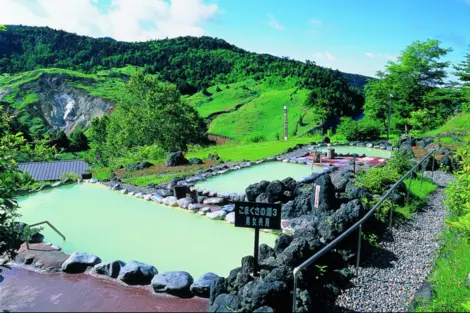 Les eaux laiteuses et pleines de souffre de Manza Onsen.