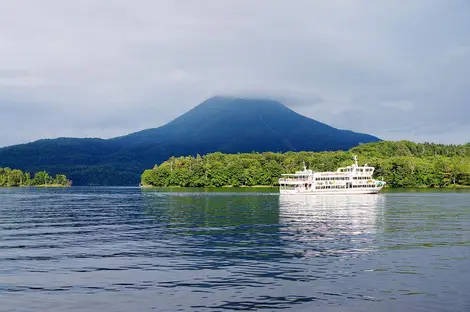 Vue sur le lac Akan et le Mon Oakan