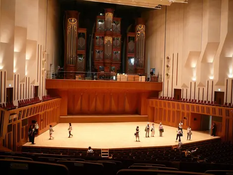 Le hall central  du Tokyo Geijutsu Gekijo (Tokyo Metropolitain Theatre)