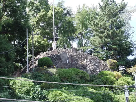 Le sommet du Fujizuka du Shinagawa-jinja