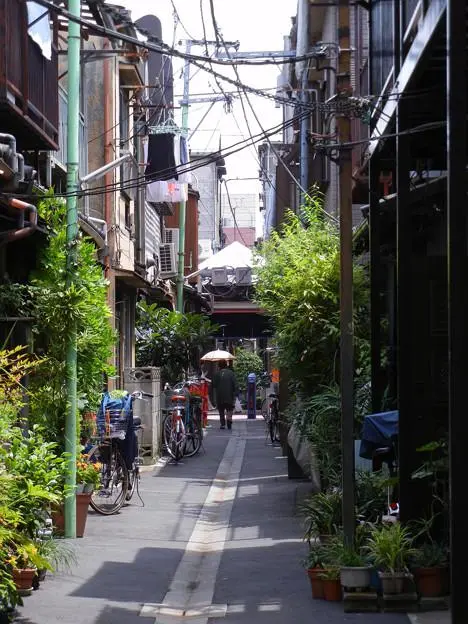 Uno de los callejones de Tsukishima.