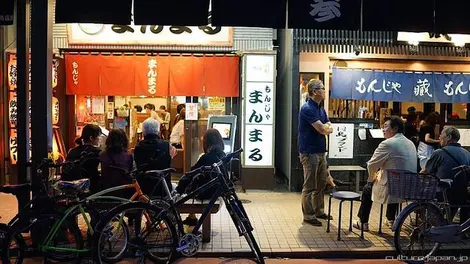 Un des restaurants de monjayaki du Tsukishima. Un des restaurants de monjayaki du Tsukishima.