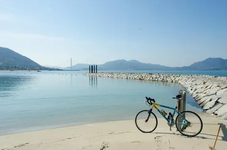 Les plages où l'on peut passer sur la route Shimanami Kaido. Les plages où l'on peut passer sur la route Shimanami Kaido.