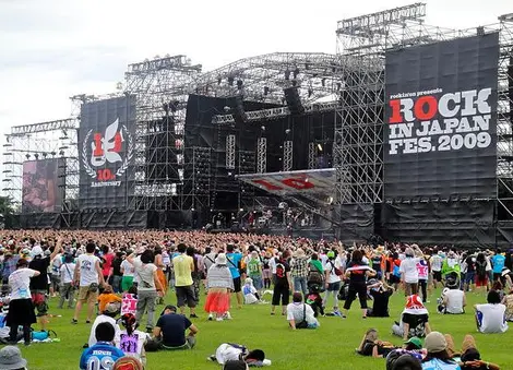 La grande scène du Festival Rock in Japan en 2009. La grande scène du Festival Rock in Japan en 2009.