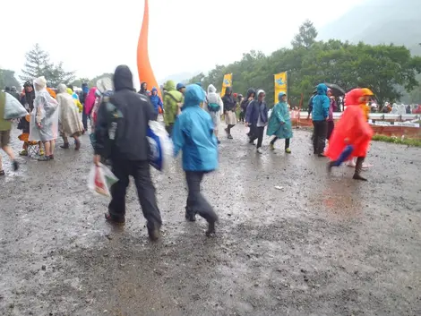 Il peut vraiment faire très mauvais au Fuji Rock Festival. Il peut vraiment faire très mauvais au Fuji Rock Festival.