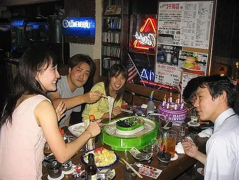 Certains restaurants servent une version moderne des nagashi-sômen. Certains restaurants servent une version moderne des nagashi-sômen.