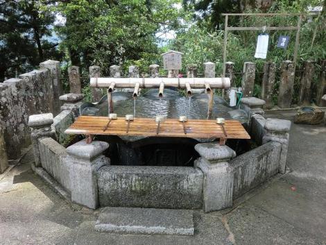 Le Chozuya (bassin purificatoire) du Seiganto-ji