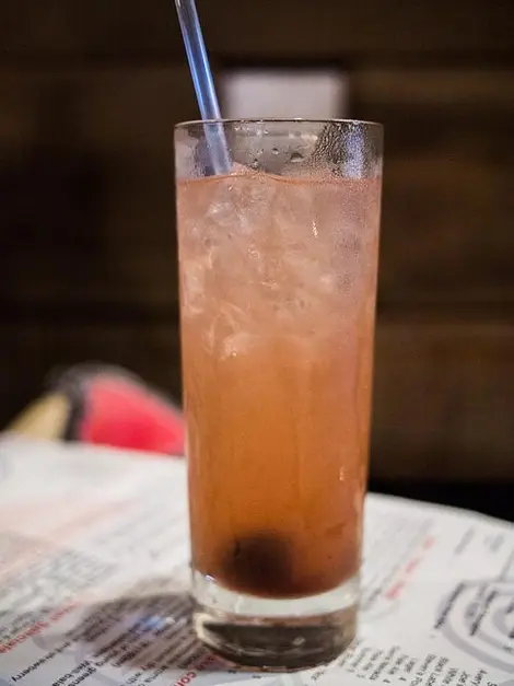 Un cocktail à base d'umashu, de l'ume jinjâ (umeshu au gingembre) Un cocktail à base d'umashu, de l'ume jinjâ (umeshu au gingembre)