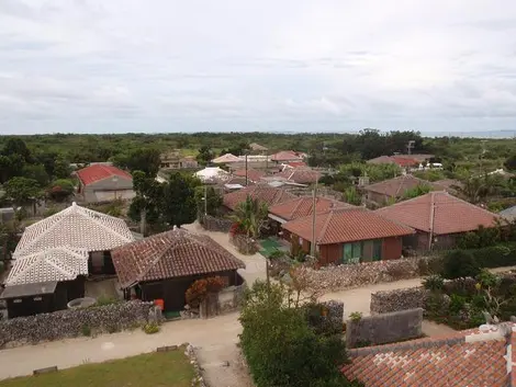 Vue sur le village de Taketomi, Okinawa