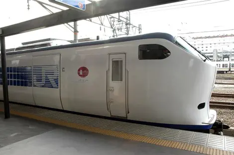 Le Kansai Airport Express Haruka, le train reliant l'aéroport du Kansai aux principales villes des alentours comme Osaka ou Kyoto Le Kansai Airport Express Haruka, le train reliant l'aéroport du Kansai aux principales villes des alentours comme Osaka ou Kyoto