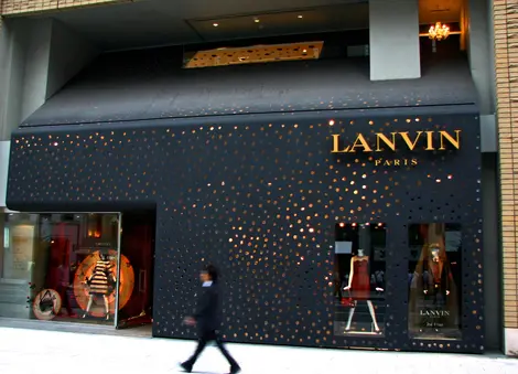 Une des boutiques de luxe du quartier de Ginza.