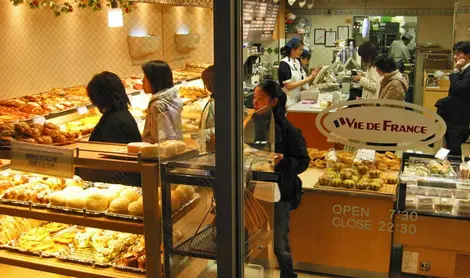 La boulangerie Vie de France à Kyoto. La boulangerie Vie de France à Kyoto.