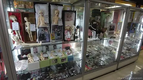 Une vitrine de Nakano Broadway. Une vitrine de Nakano Broadway.