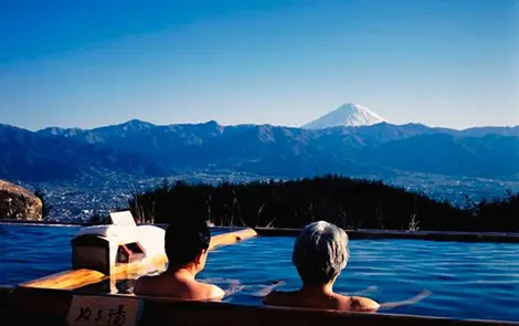 Hottarakashi onsen in Yamanashi