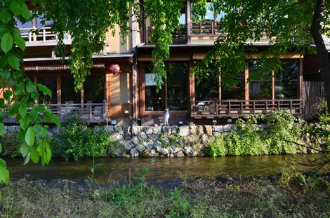 Les bords du canal et les machiya typiques de Gion