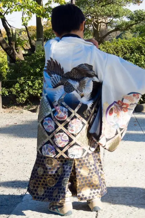 La tenue traditionnelle des garçons La tenue traditionnelle des garçons