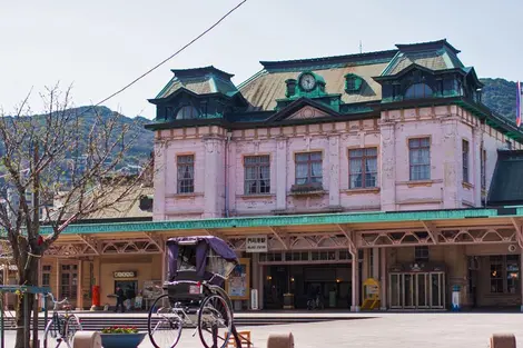 La superbe gare préservée de Moji-kô La superbe gare préservée de Moji-kô