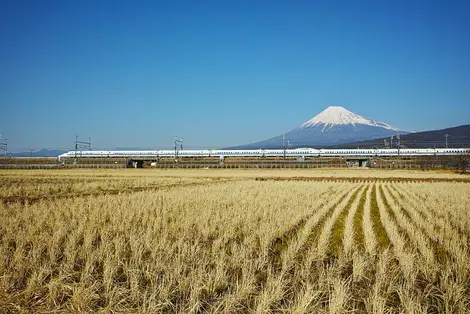 Admirez le Mont Fuji depuis le Shinkansen Admirez le Mont Fuji depuis le Shinkansen