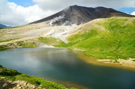 Wanderroute zum Gipfel des Berges Ashi