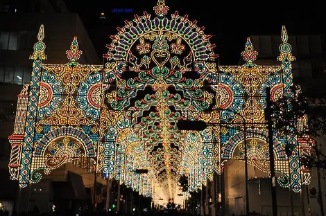 Perspective sur un tunnel d'illuminations