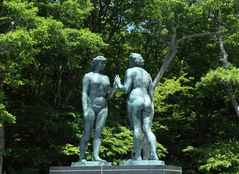 La sculpture des demoiselles de l'artiste Kôtarô Takamura La sculpture des demoiselles de l'artiste Kôtarô Takamura