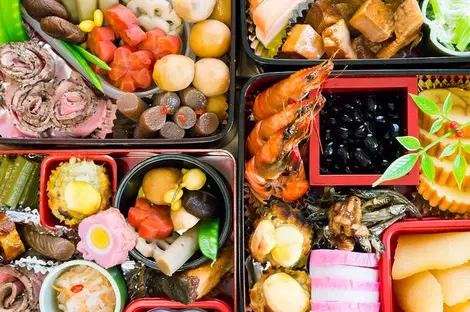Chaque ingrédient d'osechi-ryôri exprime un symbole (fécondité, longévité, etc.) Chaque ingrédient d'osechi-ryôri exprime un symbole (fécondité, longévité, etc.)