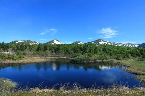 Le mont Hakkôda à la fin du printemps Le mont Hakkôda à la fin du printemps