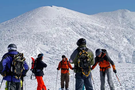 Skieurs sur le Mont Hakkôda