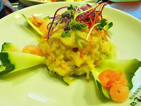 Un plat de la Kyûtei-ryôri, la cuisine ancestrale d'Okinawa Un plat de la Kyûtei-ryôri, la cuisine ancestrale d'Okinawa