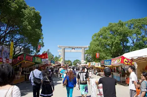 L'entrée du sanctuaire Hakozaki-gû à Fukuoka L'entrée du sanctuaire Hakozaki-gû à Fukuoka