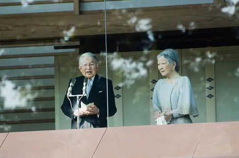 L'Empereur du Japon, Akihito, adresse ses voeux au peuple, aux côté de sa femme.