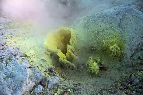 Bouche de soufre du volcan Iô zan Bouche de soufre du volcan Iô zan
