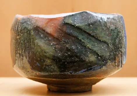 Un bol raku rouge et noir Un bol raku rouge et noir