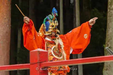 Hō-Taikō Hanami Gyōretsu au Daigo-ji, Kyoto.  Performance de Bunraku "Ranryō-ō" (Le roi de Lanling)