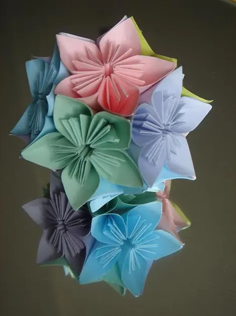 Origami de fleurs de cerisiers Origami de fleurs de cerisiers