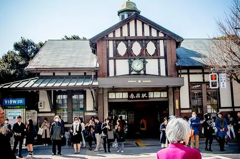 La gare d'Harajuku, sortie Takeshita street La gare d'Harajuku, sortie Takeshita street