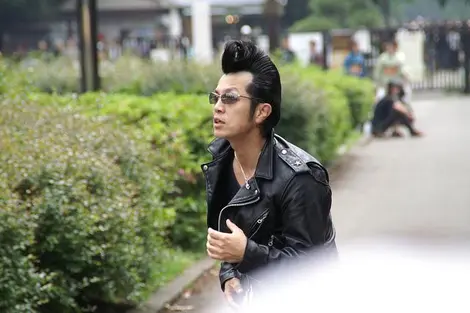 Les garçons aux looks Rockabilly, près du parc de Yoyogi dans le quartier d'Harajuku Les garçons aux looks Rockabilly, près du parc de Yoyogi dans le quartier d'Harajuku