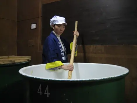 Asako Watanabe  es una apasionada del proceso de la producción de sake.