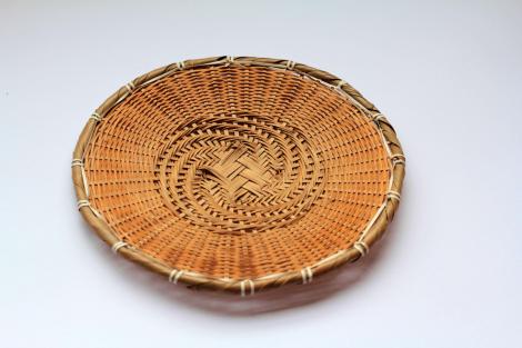 La cesta de bambú Takezaru se usa para escurrir los alimentos.