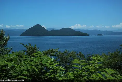 Le lac toya (Hokkaidô) Le lac toya (Hokkaidô)