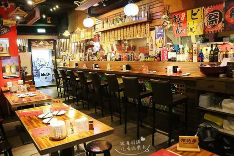 Un izakaya de gare Un izakaya de gare au Japon